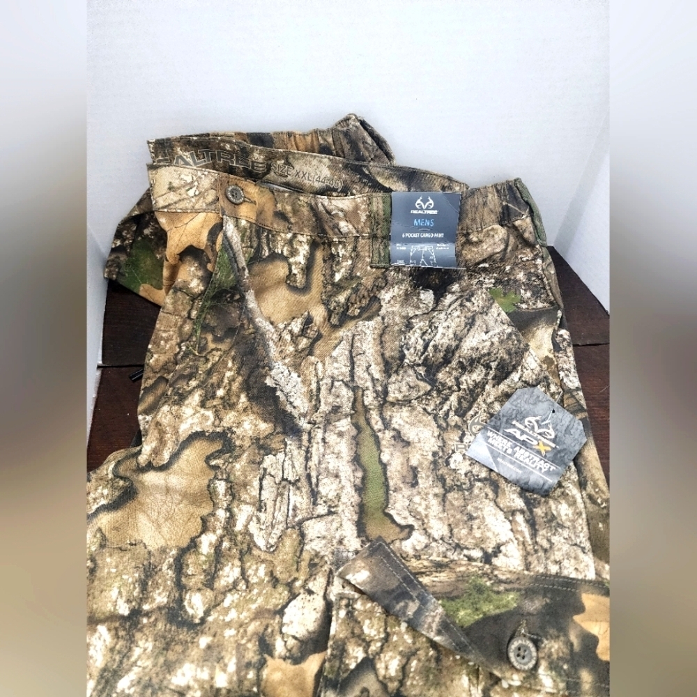 NWT Realtree Brand 6 Pocket Cargo Hunting Pants In Size XXL (44-46)